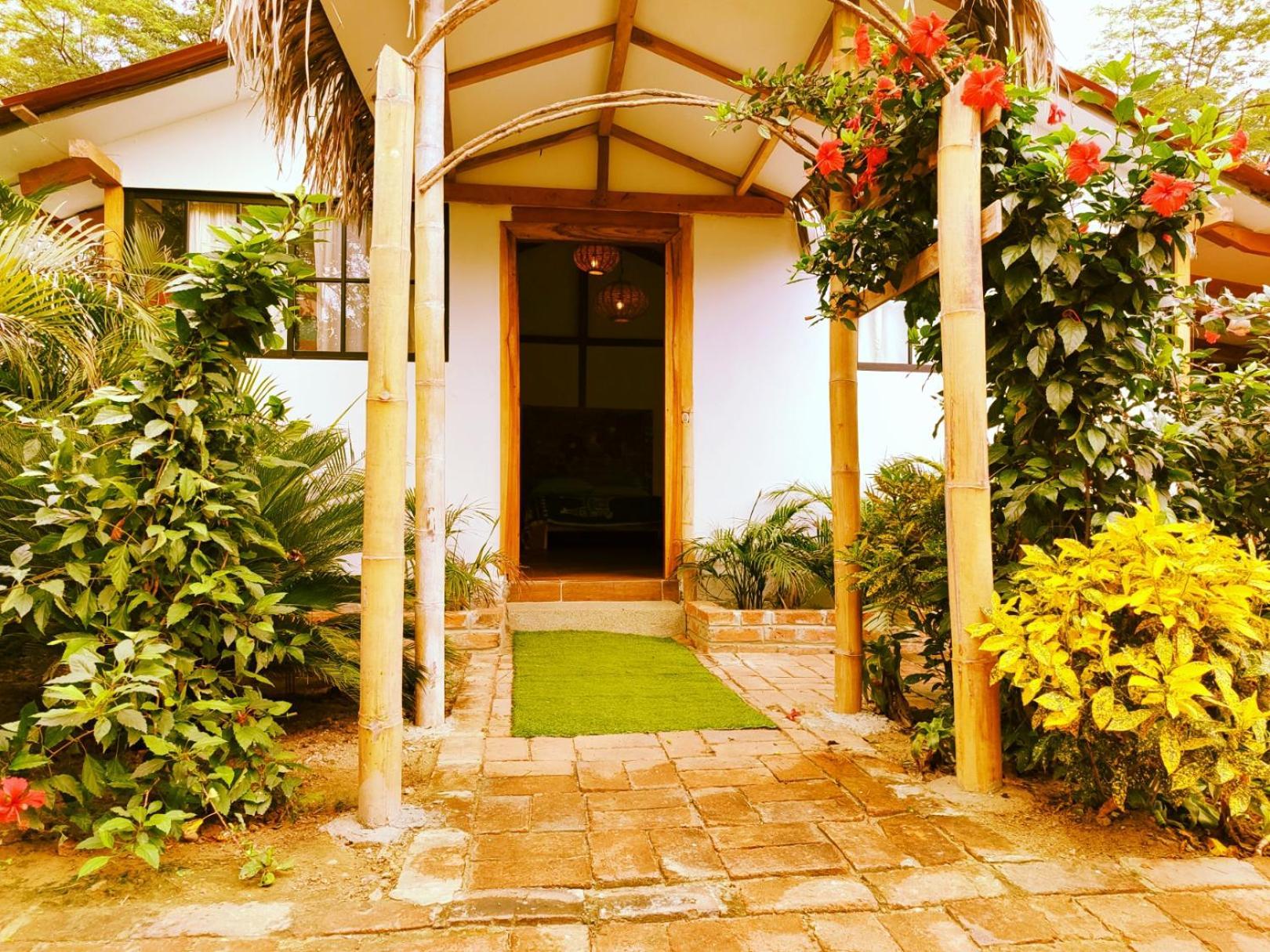 Cafe Madame Hotel Puerto Lopez Luaran gambar