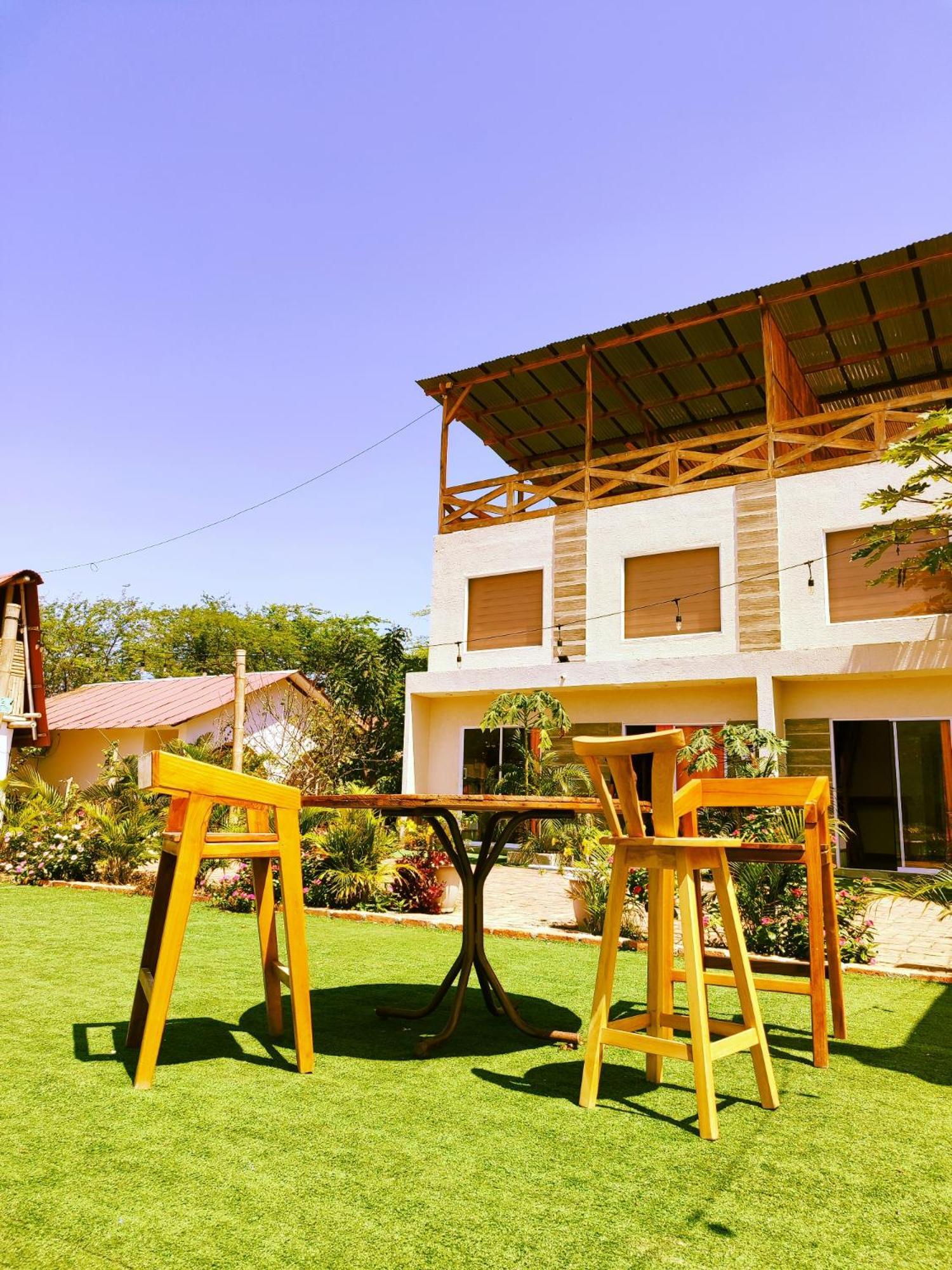 Cafe Madame Hotel Puerto Lopez Luaran gambar