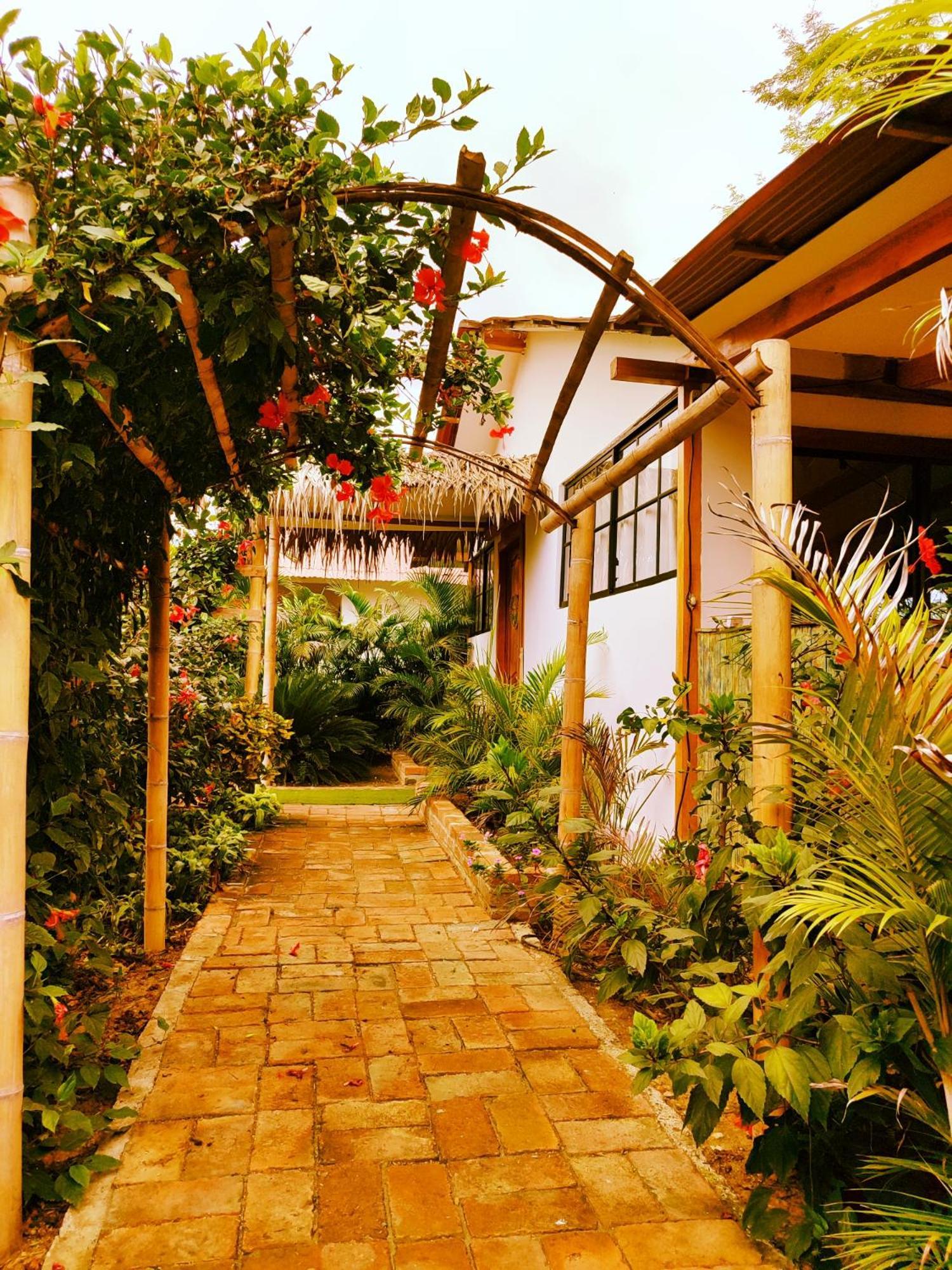 Cafe Madame Hotel Puerto Lopez Luaran gambar